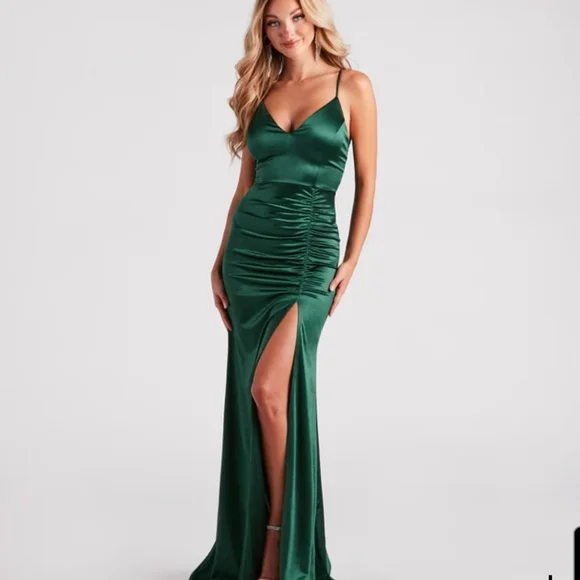 Windsor Abigail Ruched Satin Mermaid Dress, emerald green, size xs, NWT. - Picture 3 of 6